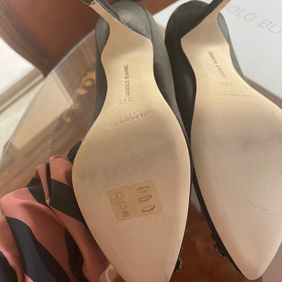 Manolo Blahnik hangisi shoes size 6.5, just worn inside the house - Picture 3 of 5